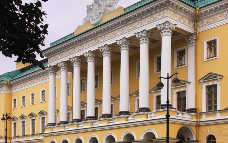 Four Seasons St. Petersburg: Luxo familiar na Rússia