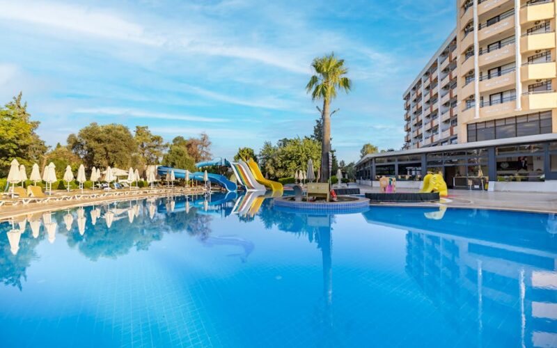 Hotéis para família: luxo e diversão em suas viagens com crianças