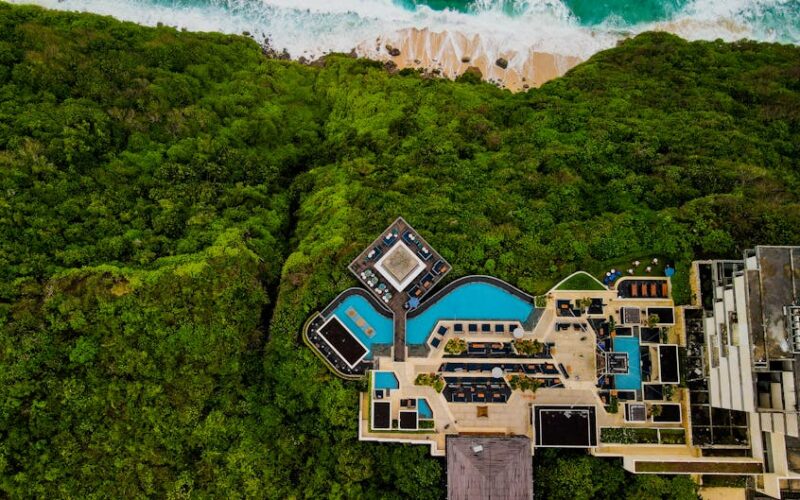 Sustentabilidade em hotéis de luxo: viagem consciente e eco-chic